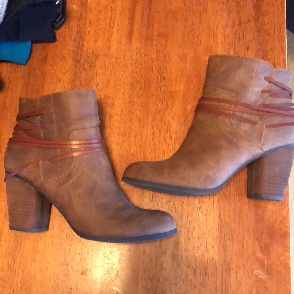 Madden Girl booties- sz 10